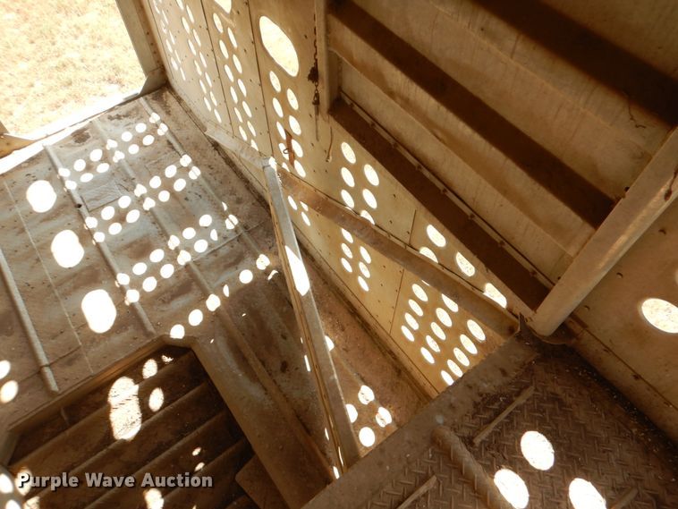 image for item DJ0752 2003 Merritt Gold Line livestock trailer