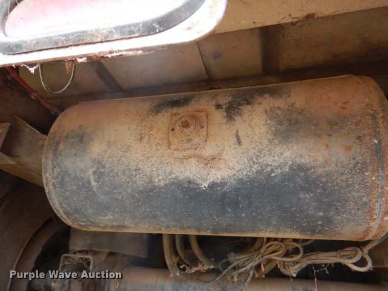 image for item DJ0752 2003 Merritt Gold Line livestock trailer