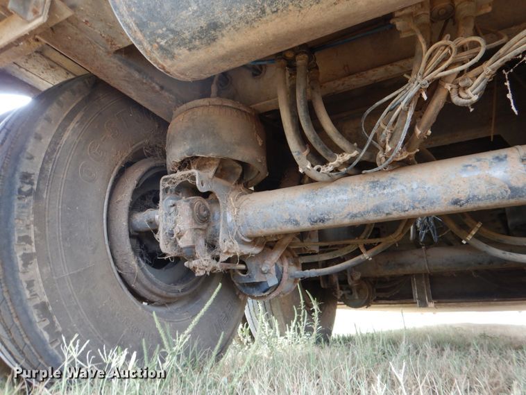 image for item DJ0752 2003 Merritt Gold Line livestock trailer