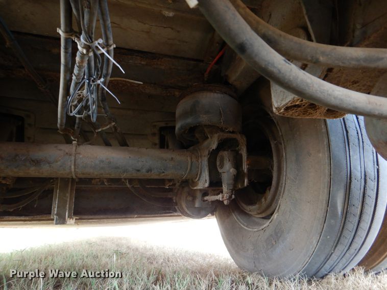 image for item DJ0752 2003 Merritt Gold Line livestock trailer