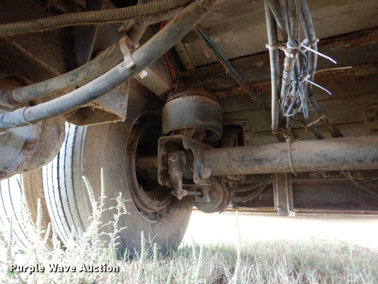 image for item DJ0752 2003 Merritt Gold Line livestock trailer