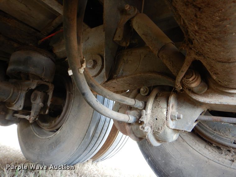 image for item DJ0752 2003 Merritt Gold Line livestock trailer