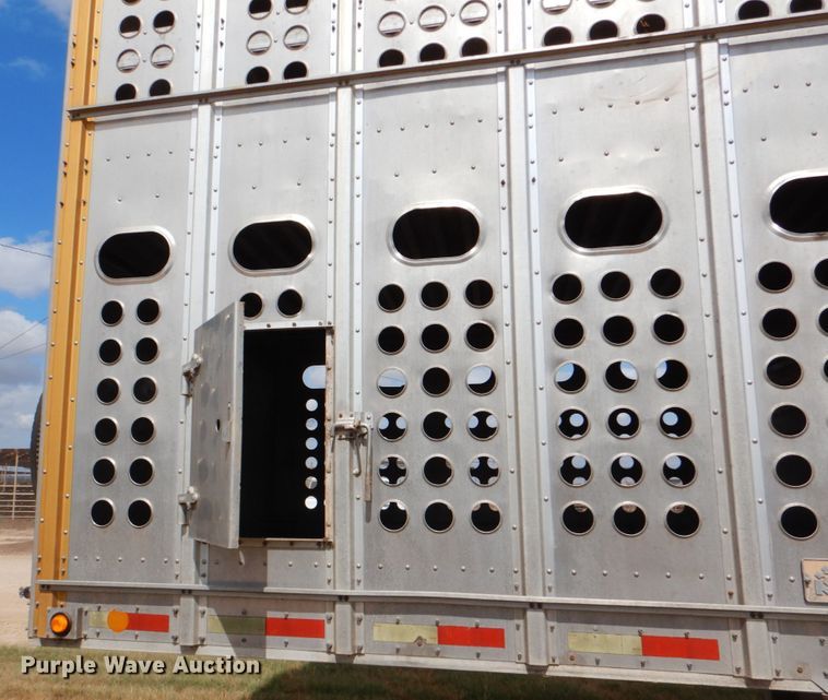 image for item DJ0752 2003 Merritt Gold Line livestock trailer