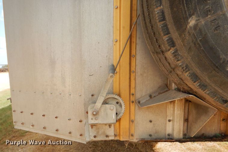 image for item DJ0752 2003 Merritt Gold Line livestock trailer