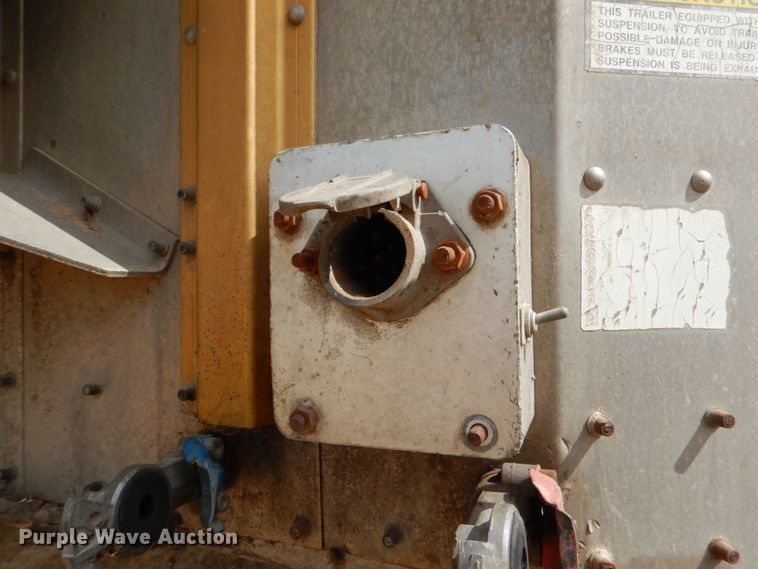 image for item DJ0752 2003 Merritt Gold Line livestock trailer