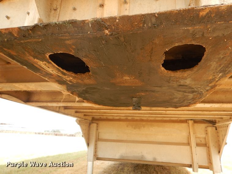 image for item DJ0752 2003 Merritt Gold Line livestock trailer