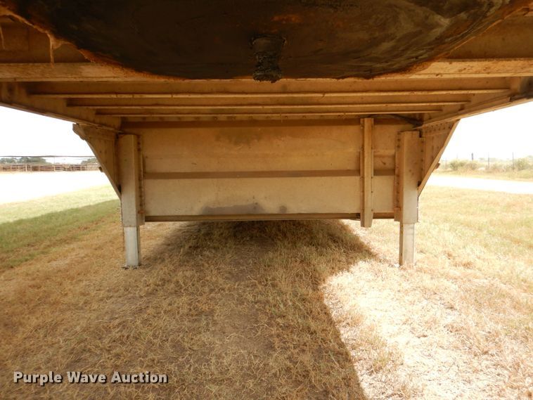 image for item DJ0752 2003 Merritt Gold Line livestock trailer