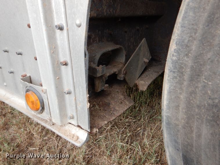 image for item DJ0752 2003 Merritt Gold Line livestock trailer