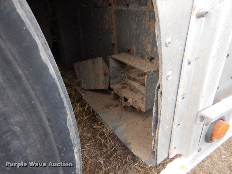 image for item DJ0752 2003 Merritt Gold Line livestock trailer