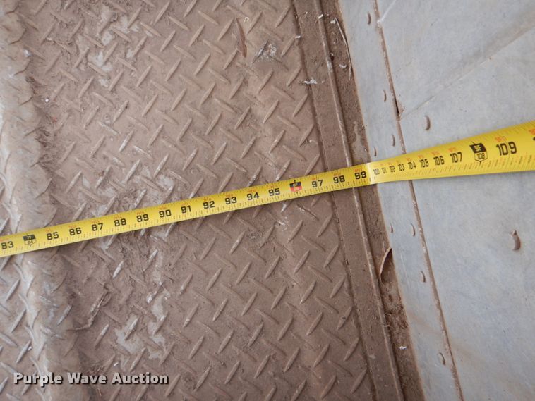 image for item DJ0752 2003 Merritt Gold Line livestock trailer