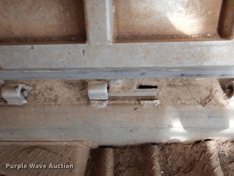 image for item DJ0752 2003 Merritt Gold Line livestock trailer