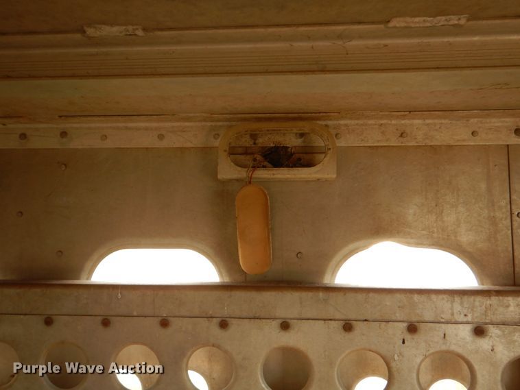 image for item DJ0752 2003 Merritt Gold Line livestock trailer