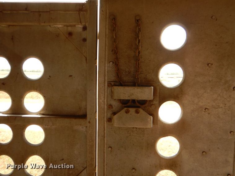 image for item DJ0752 2003 Merritt Gold Line livestock trailer