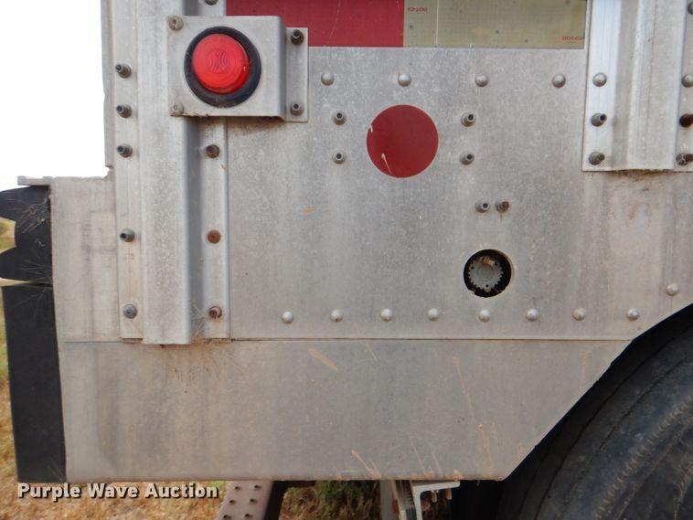 image for item DJ0752 2003 Merritt Gold Line livestock trailer