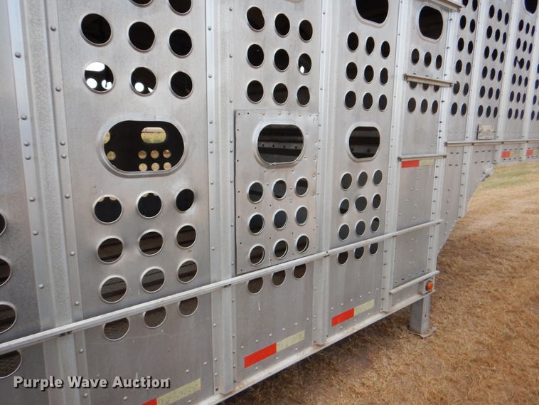 image for item DJ0752 2003 Merritt Gold Line livestock trailer