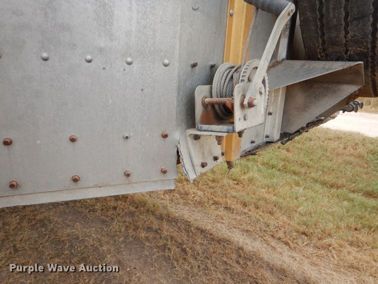 image for item DJ0752 2003 Merritt Gold Line livestock trailer