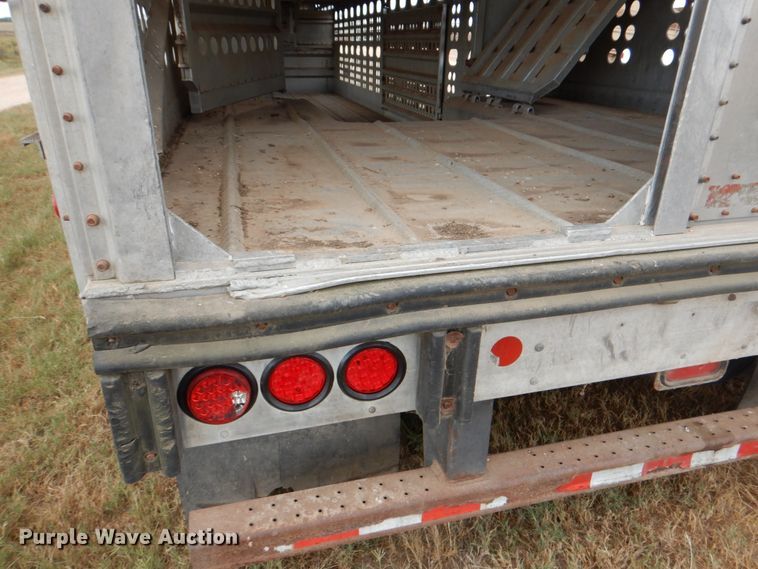 image for item DJ0752 2003 Merritt Gold Line livestock trailer