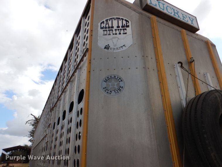 image for item DJ0752 2003 Merritt Gold Line livestock trailer