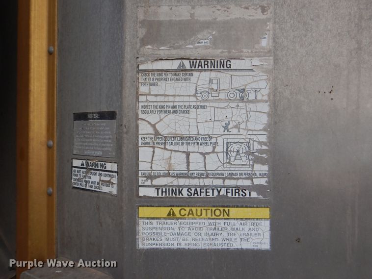 image for item DJ0752 2003 Merritt Gold Line livestock trailer