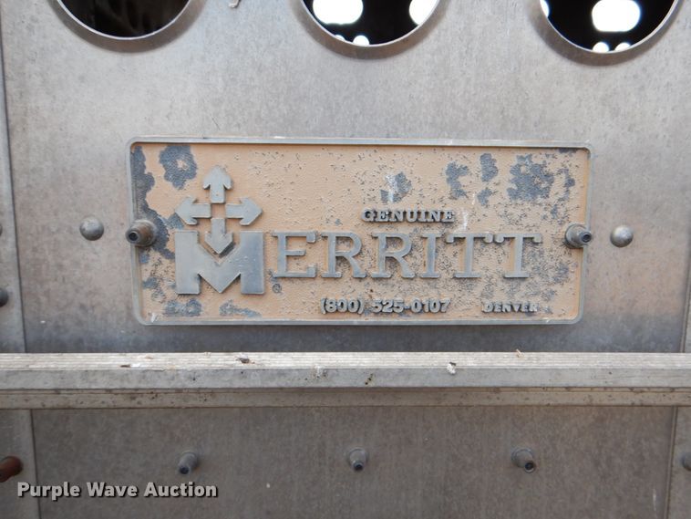 image for item DJ0752 2003 Merritt Gold Line livestock trailer