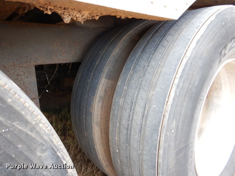 image for item DJ0752 2003 Merritt Gold Line livestock trailer