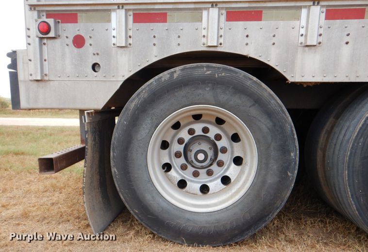 image for item DJ0752 2003 Merritt Gold Line livestock trailer
