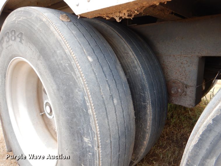image for item DJ0752 2003 Merritt Gold Line livestock trailer