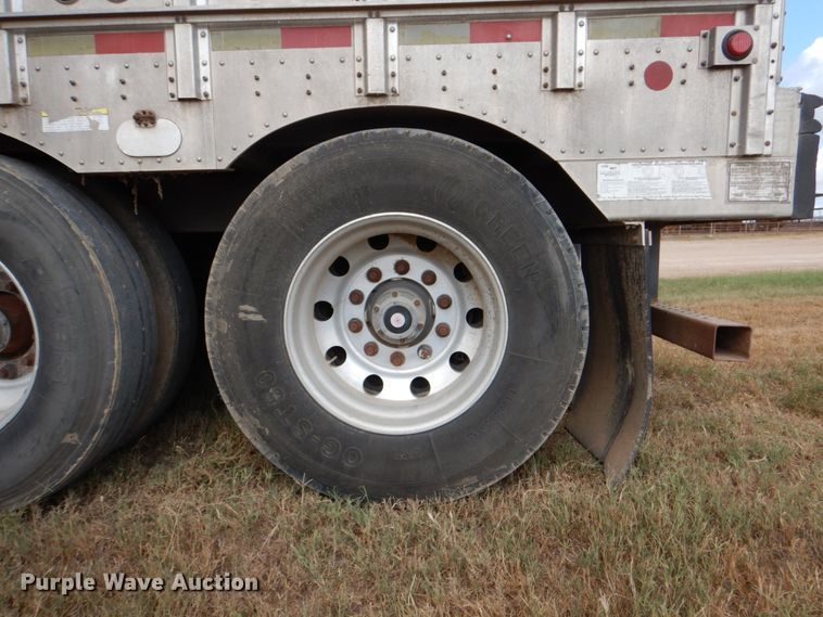 image for item DJ0752 2003 Merritt Gold Line livestock trailer