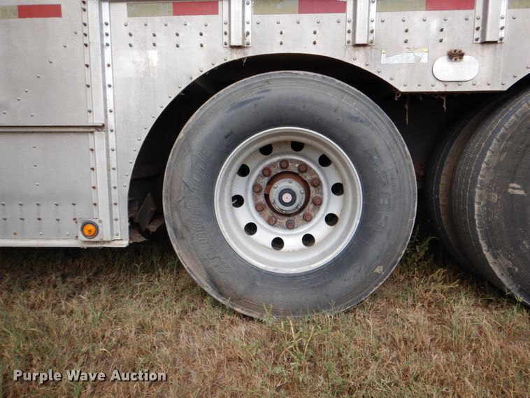 image for item DJ0752 2003 Merritt Gold Line livestock trailer
