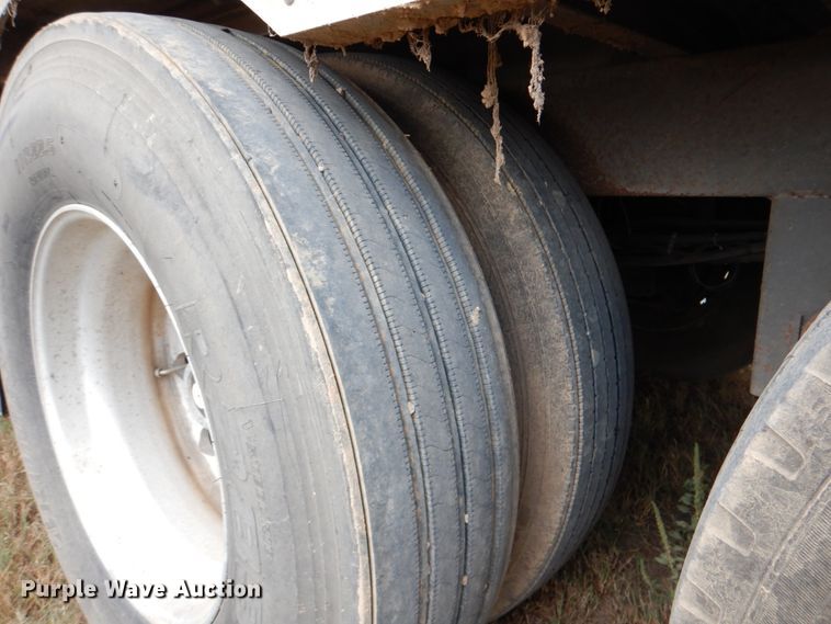 image for item DJ0752 2003 Merritt Gold Line livestock trailer