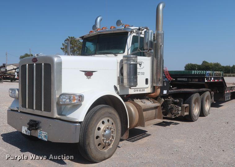 image for item DJ1752 2015 Peterbilt 389  semi truck