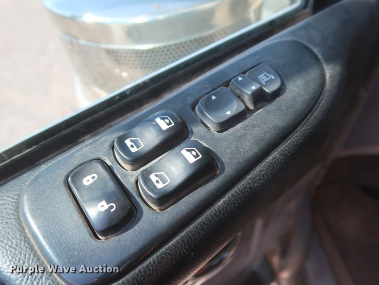 image for item DJ1752 2015 Peterbilt 389  semi truck