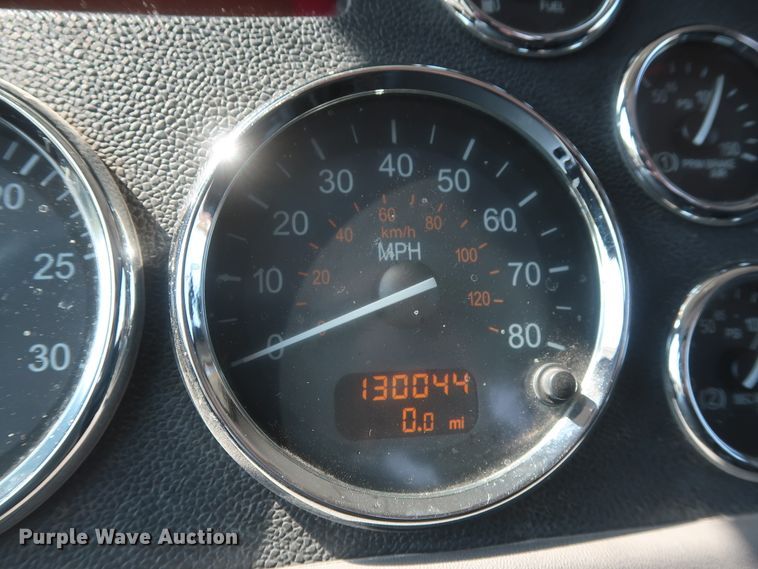 image for item DJ1752 2015 Peterbilt 389  semi truck