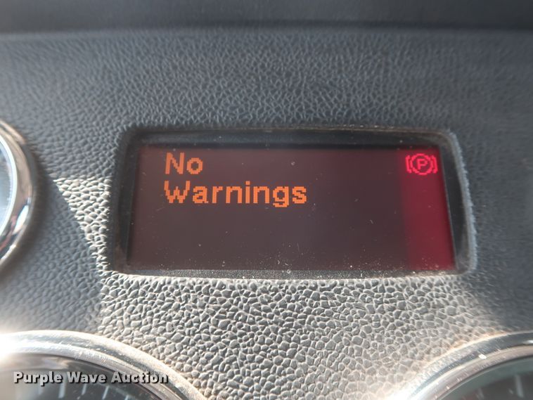 image for item DJ1752 2015 Peterbilt 389  semi truck