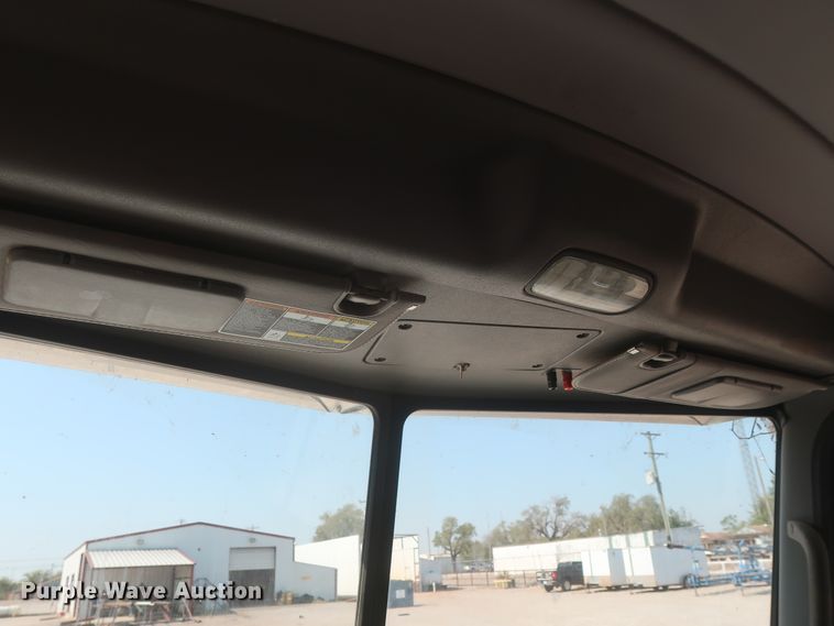 image for item DJ1752 2015 Peterbilt 389  semi truck