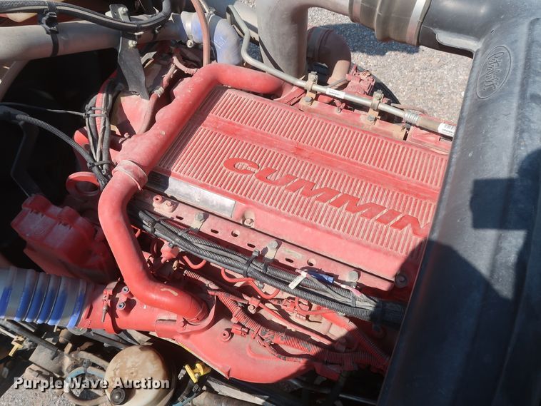 image for item DJ1752 2015 Peterbilt 389  semi truck