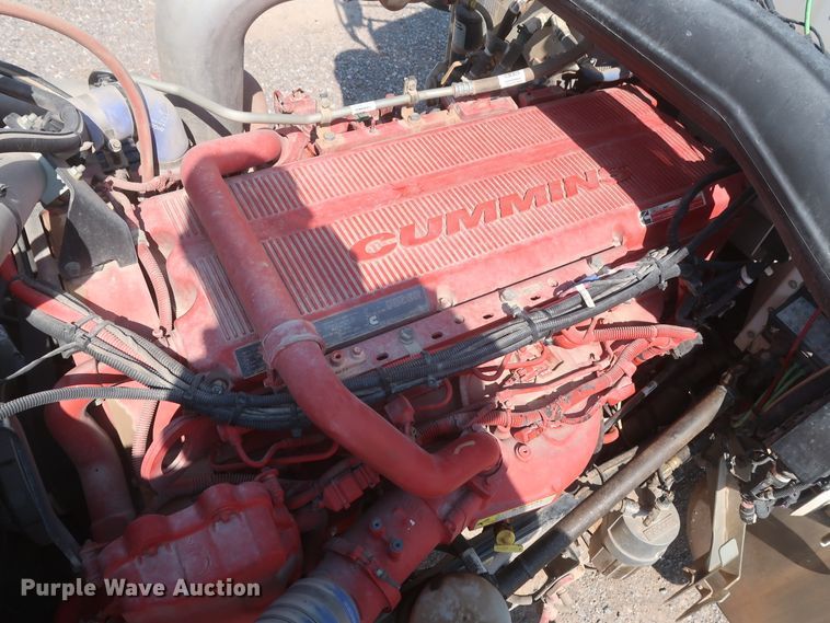 image for item DJ1752 2015 Peterbilt 389  semi truck