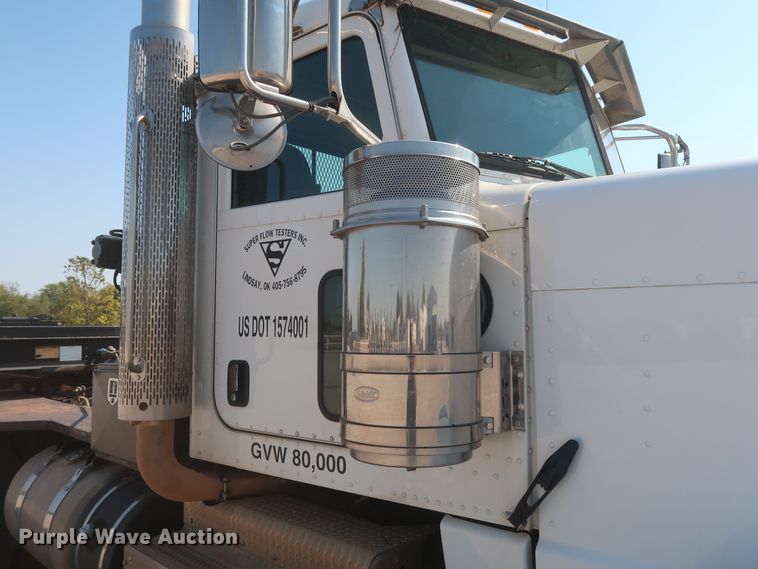 image for item DJ1752 2015 Peterbilt 389  semi truck