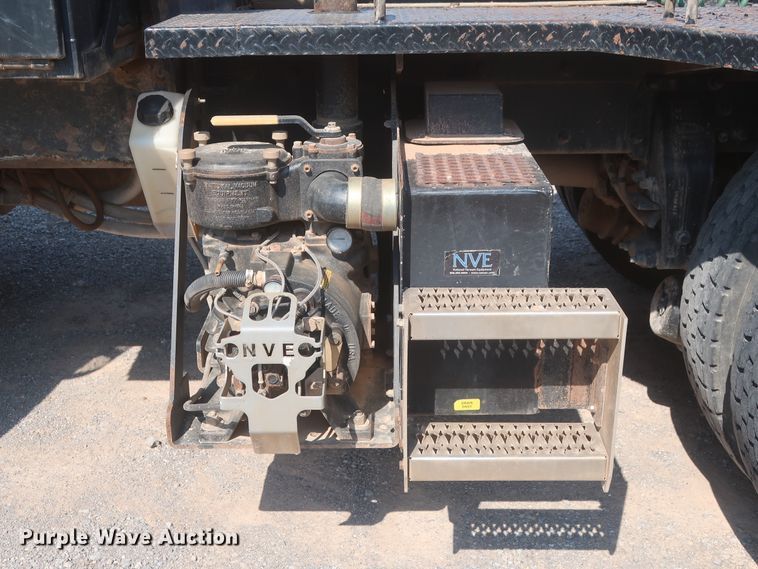 image for item DJ1752 2015 Peterbilt 389  semi truck