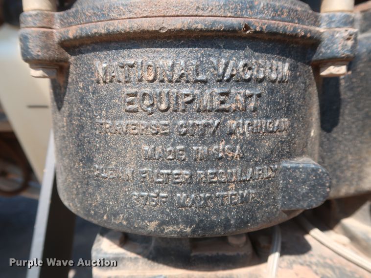 image for item DJ1752 2015 Peterbilt 389  semi truck