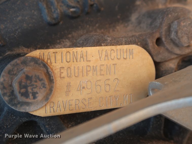 image for item DJ1752 2015 Peterbilt 389  semi truck