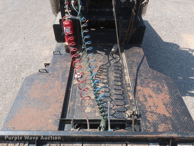 image for item DJ1752 2015 Peterbilt 389  semi truck