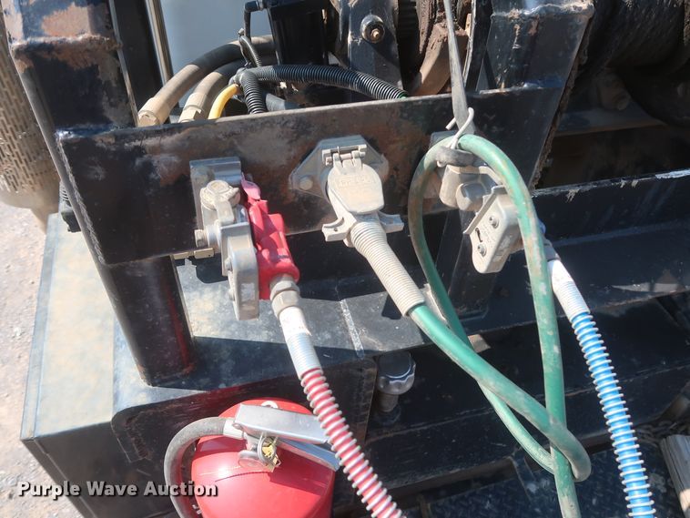 image for item DJ1752 2015 Peterbilt 389  semi truck