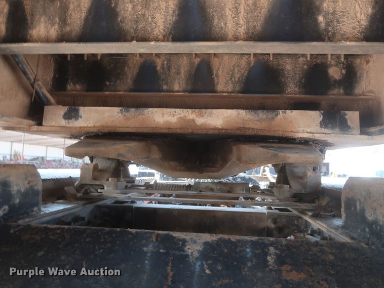 image for item DJ1752 2015 Peterbilt 389  semi truck