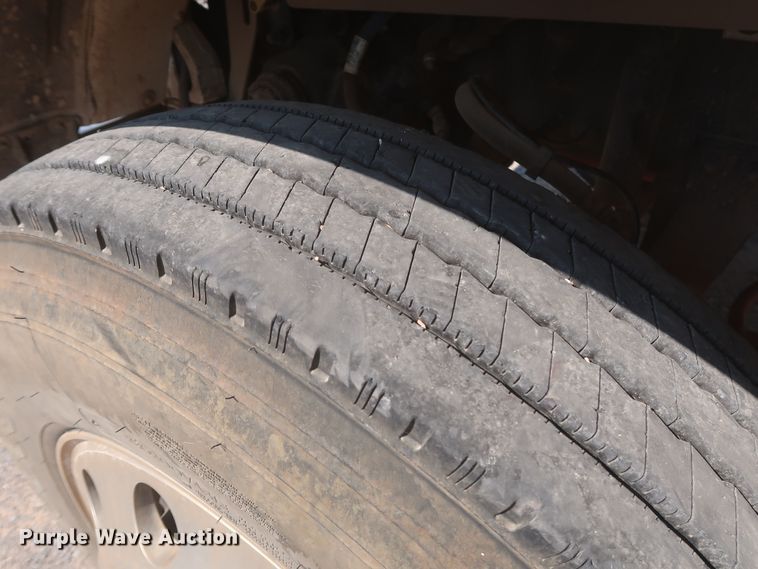 image for item DJ1752 2015 Peterbilt 389  semi truck