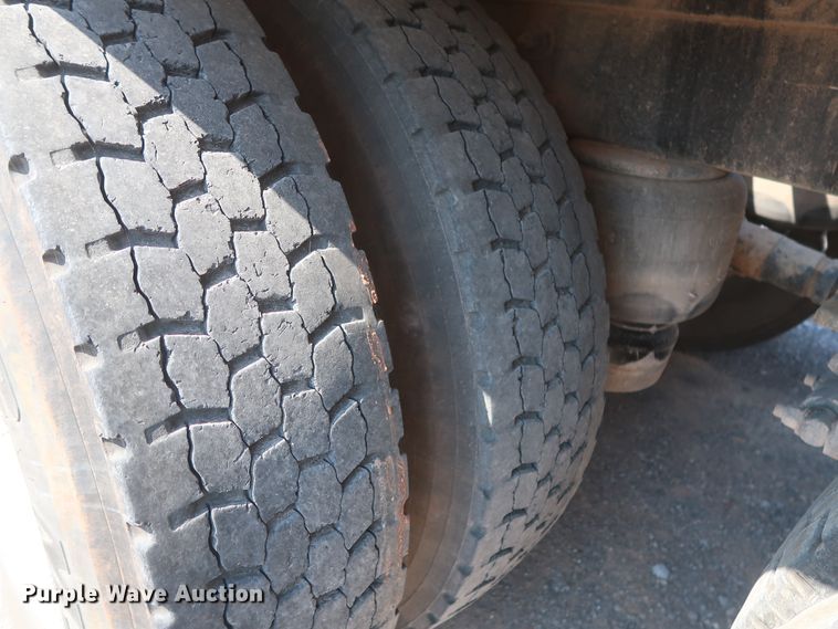 image for item DJ1752 2015 Peterbilt 389  semi truck