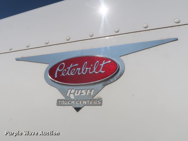 image for item DJ1752 2015 Peterbilt 389  semi truck