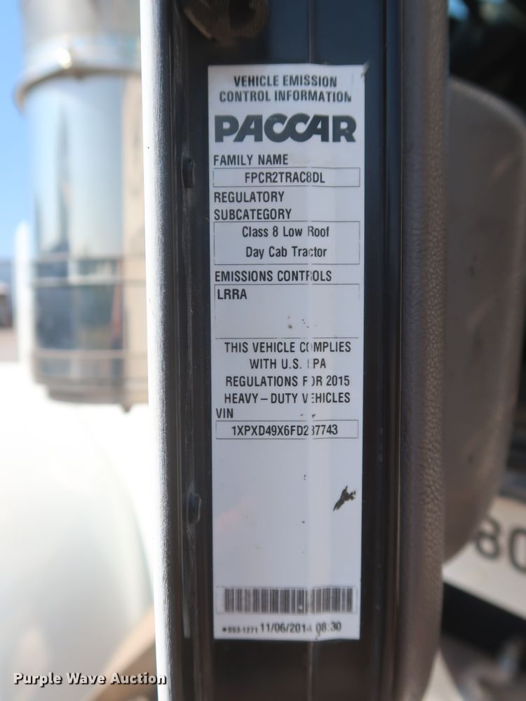 image for item DJ1752 2015 Peterbilt 389  semi truck