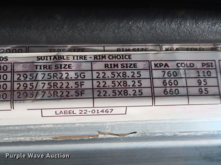 image for item DJ1752 2015 Peterbilt 389  semi truck