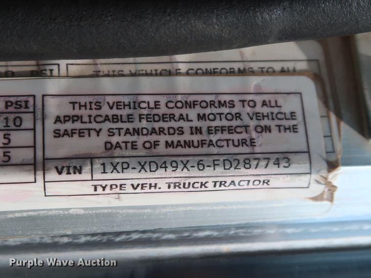 image for item DJ1752 2015 Peterbilt 389  semi truck